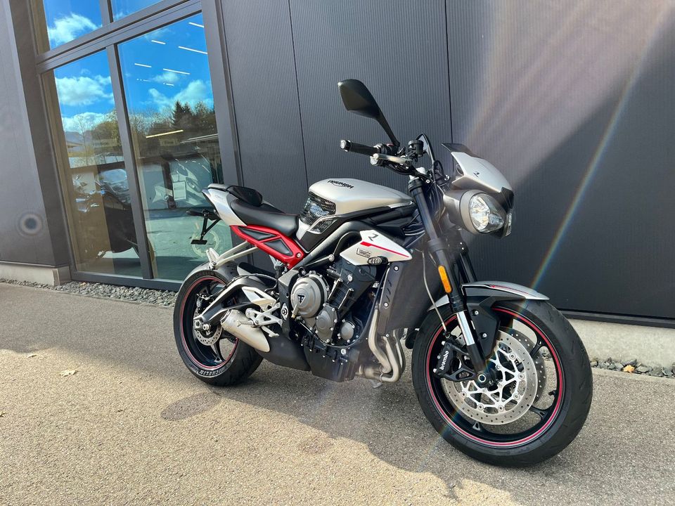 Triumph Street Triple 765 R in Oy-Mittelberg