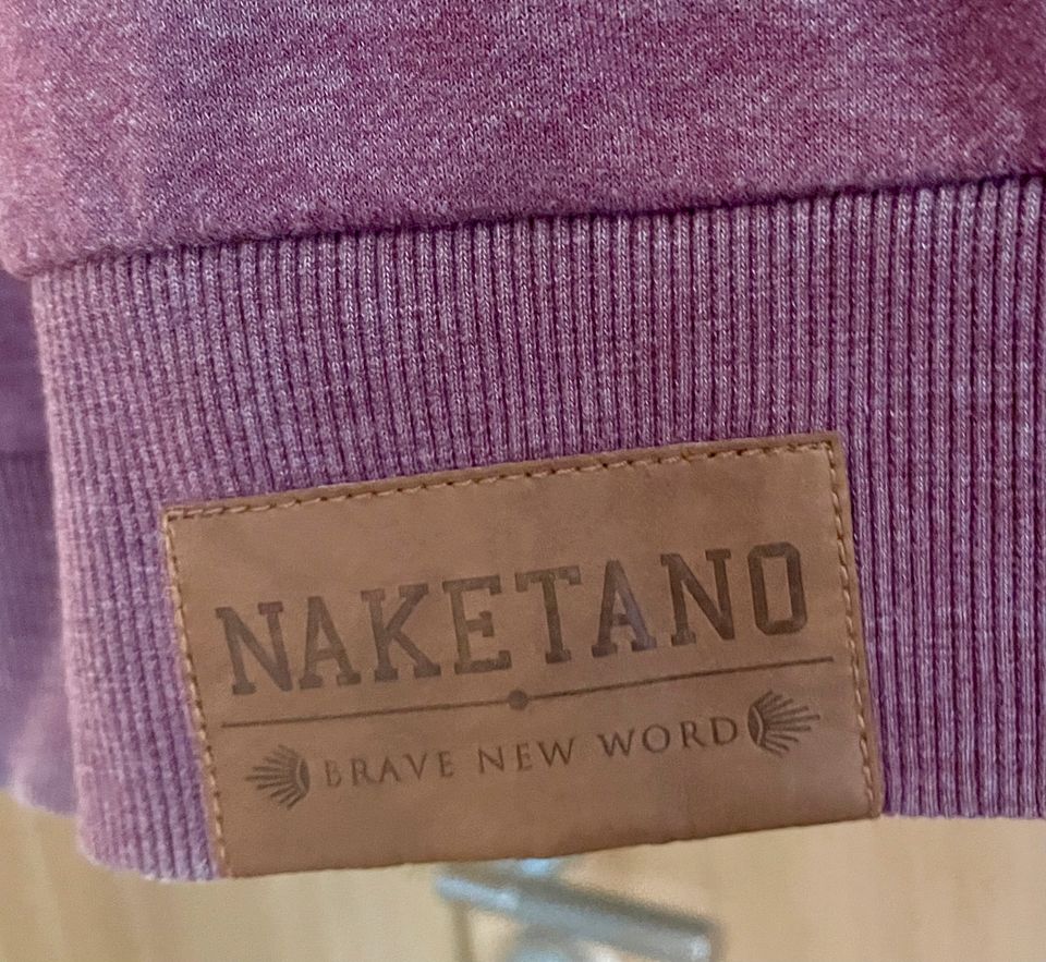 Naketano Sweatjacke mit seitlich versetztem Reißverschluß, berry in Trassem