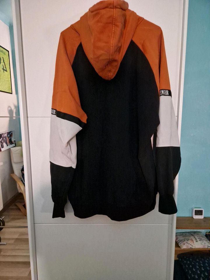 Verkaufe Grenzgänger Hoodie Orange/schwarz/weiß in Riesa