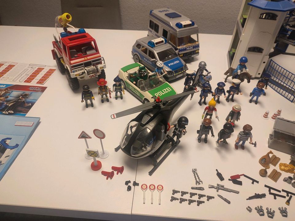 Playmobil Polizei Feuerwehr Räuber Konvolut in Hamburg