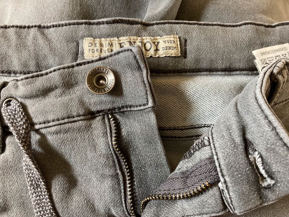 Bermuda Gr. 152 Shorts leichte bequeme kurze Jeans *Stretch grau in Leipzig