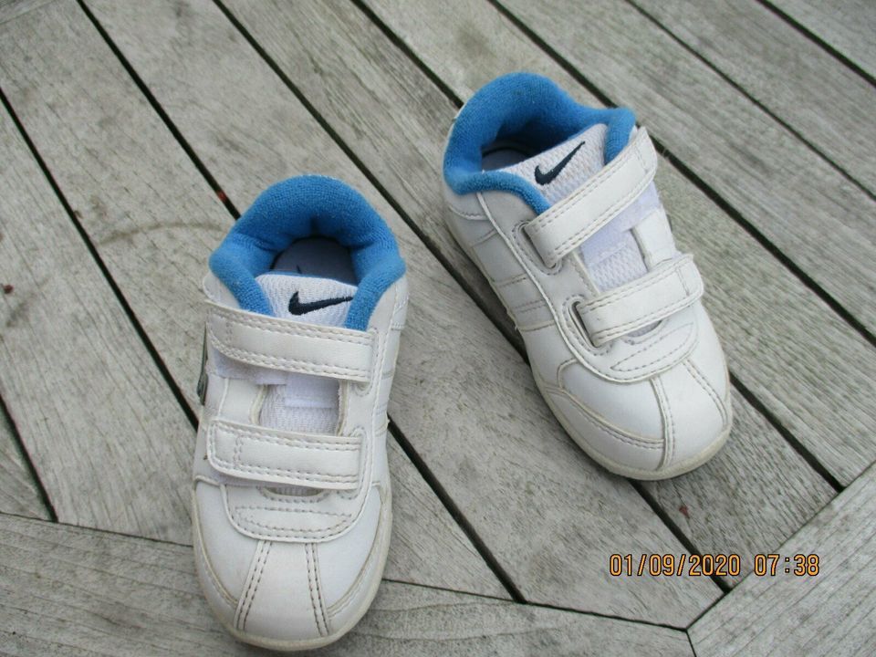 NIKE Sneaker Kinder, Gr. 22,5 weiss, wie neu in Burgstädt