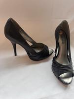 VIA UNO Pumps Peeptoe w.NEU 38 schwarz Leder Sachsen-Anhalt - Halle Vorschau