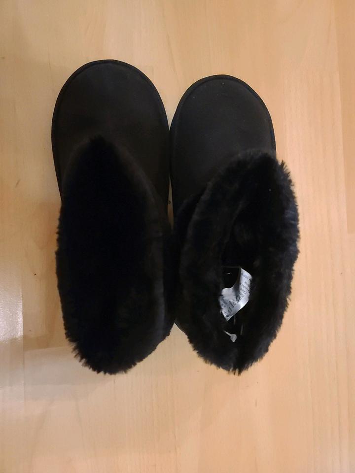 neue Boots Moonboots Winterschuhe Stiefel Schuhe gefüttert 35 in Leipzig