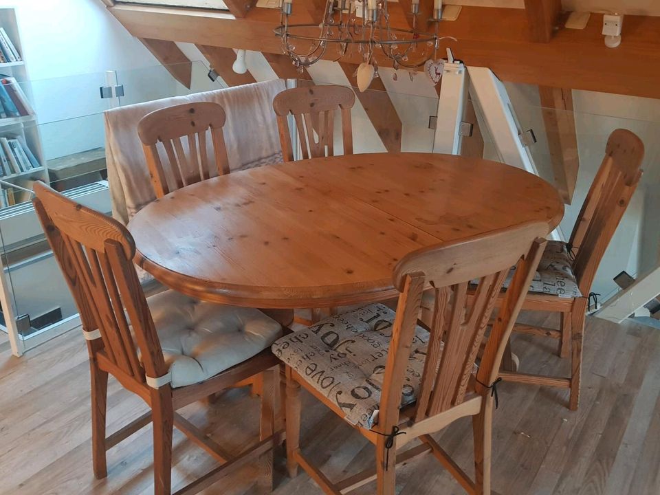 Weichholz Esstisch  mit 10 Stühlen in Ratingen