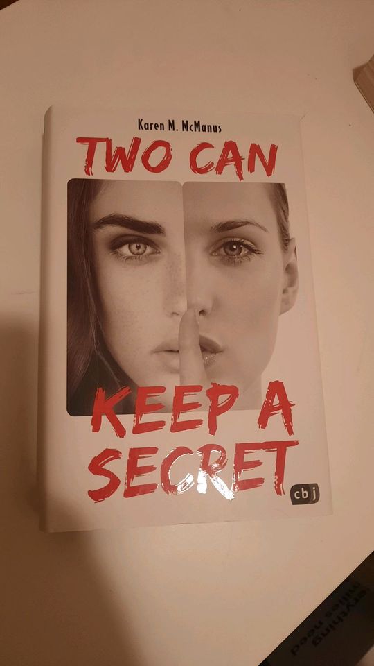 Buch "Keep a secret" in Konstanz