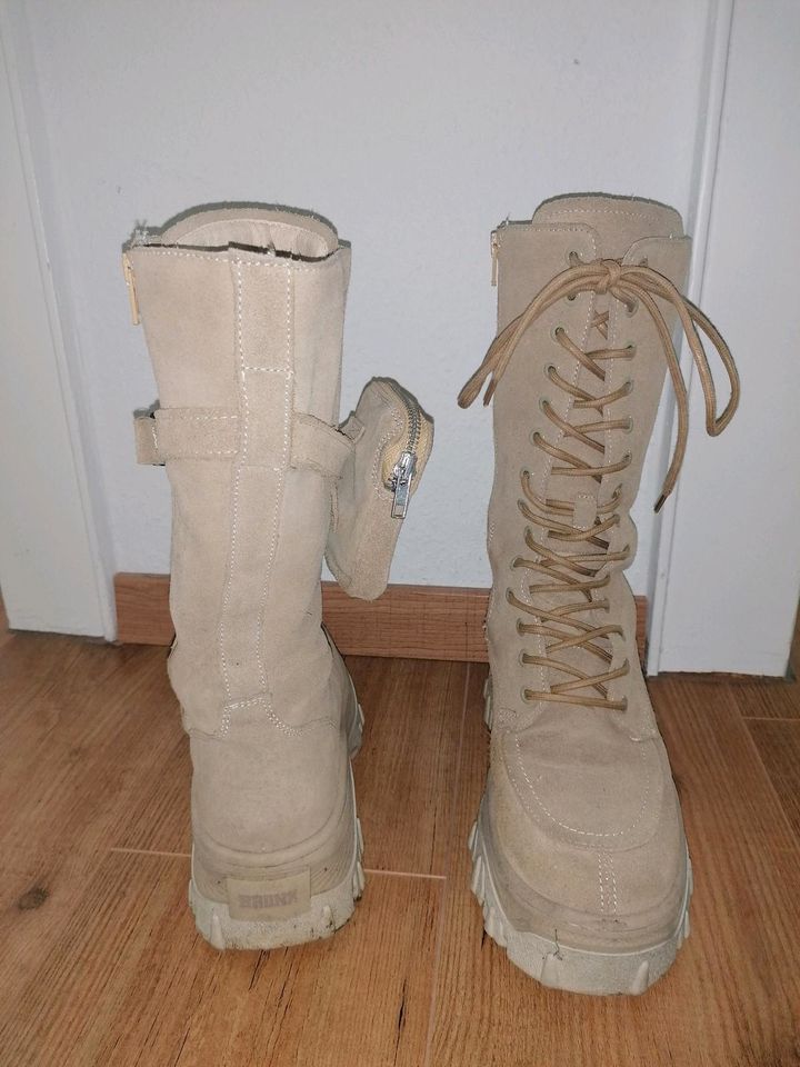 Beige Bronx Stiefel mit Schnürung und Tasche in Aschaffenburg