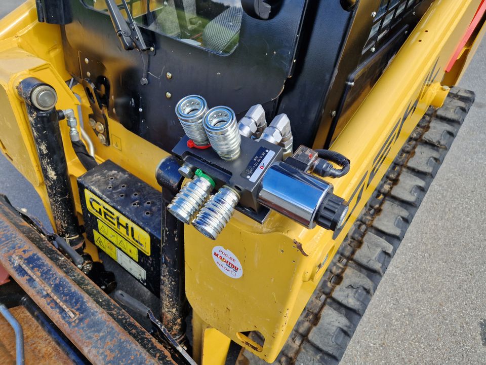 Gehl RT105 Kompaktlader Kettenlader Bobcat Raupenfahrwerk Heizung in Tiefenbach Oberpf