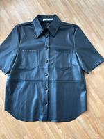 NA-KD NA‘KD Kunstleder Bluse Hemd Jacke schwarz oversize 36 NEU Nordrhein-Westfalen - Meerbusch Vorschau