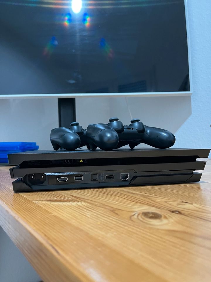 PlayStation 4 Pro 1 Tb OVP + 2x Controller +RGB Ständer + Spiele in Lingen (Ems)