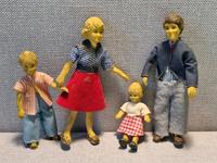 Biegepuppen Familie aus Gummi Lundby? - sehr alt Hessen - Erbach Vorschau