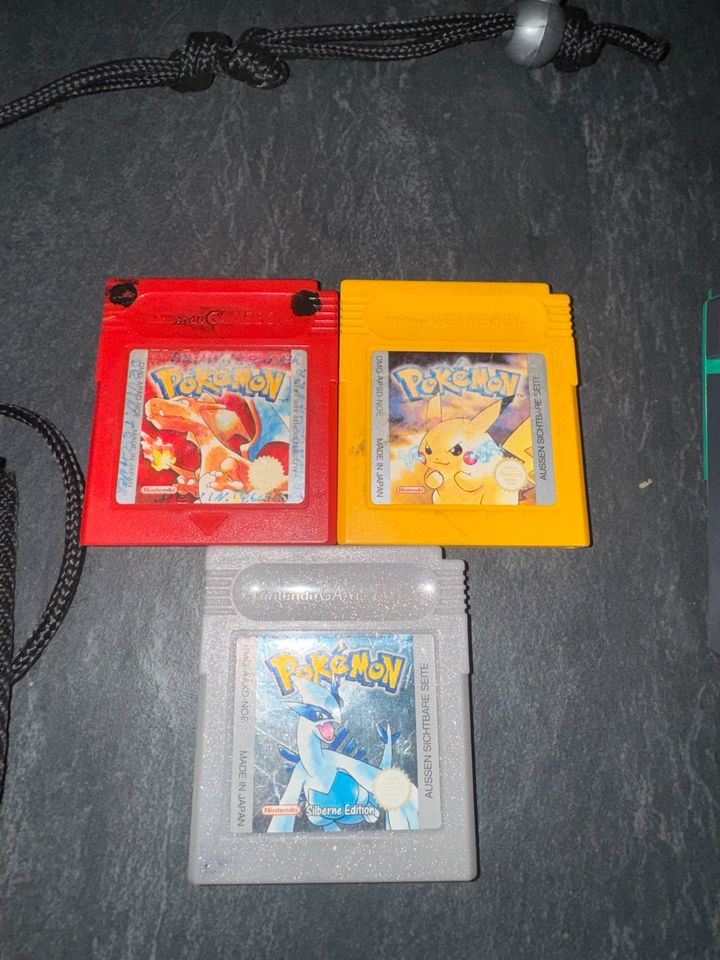 Gameboy Color mit Hülle, Kamera und Pokémon Spiele in Kamen