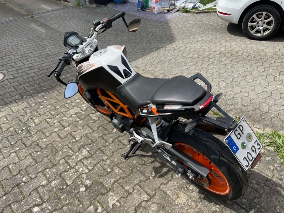 KTM Duke 390 in Kuchen