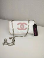 Chanel Clutch Umhängetasche Tasche Weiss Lack Rosa Plüsch Vintage Niedersachsen - Bad Rothenfelde Vorschau