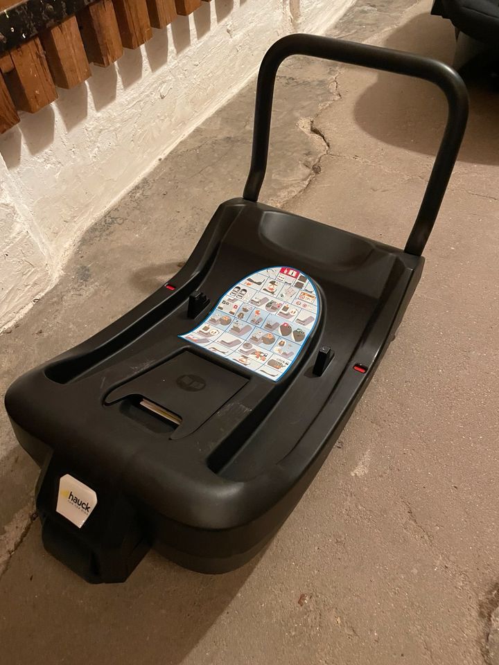 Babyschale Comfort Fix inkl. Isofix von Hauck in Kiel