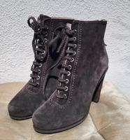 Original Miu Miu Wildleder Stiefeletten Lace Up NP 385,- Frankfurt am Main - Nordend Vorschau
