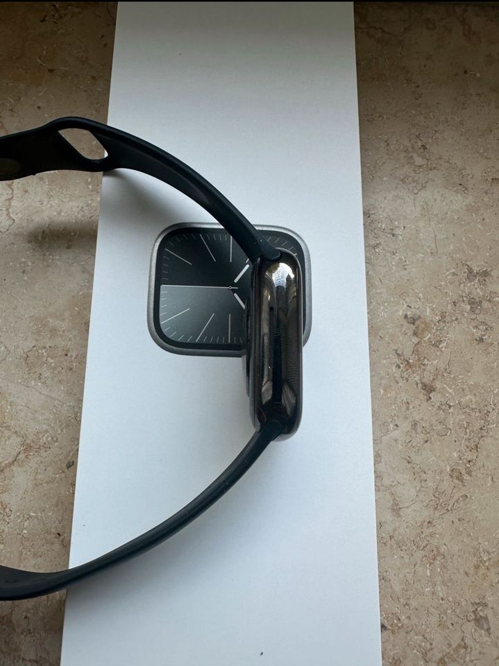 Apple Watch Series 9 GPS + Cellular, 41 mm Edelstahl in Herzogenrath