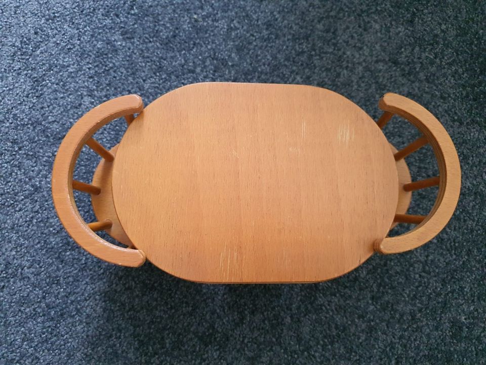 alte Puppenstuben Möbel ovaler Tisch 2 Armstühle kirschbaum Optik in Landshut