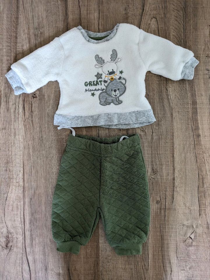 Süßes Zweiteiliges Set wie NEU Hose und Pulli NewBorn grün / weiß in Kissing