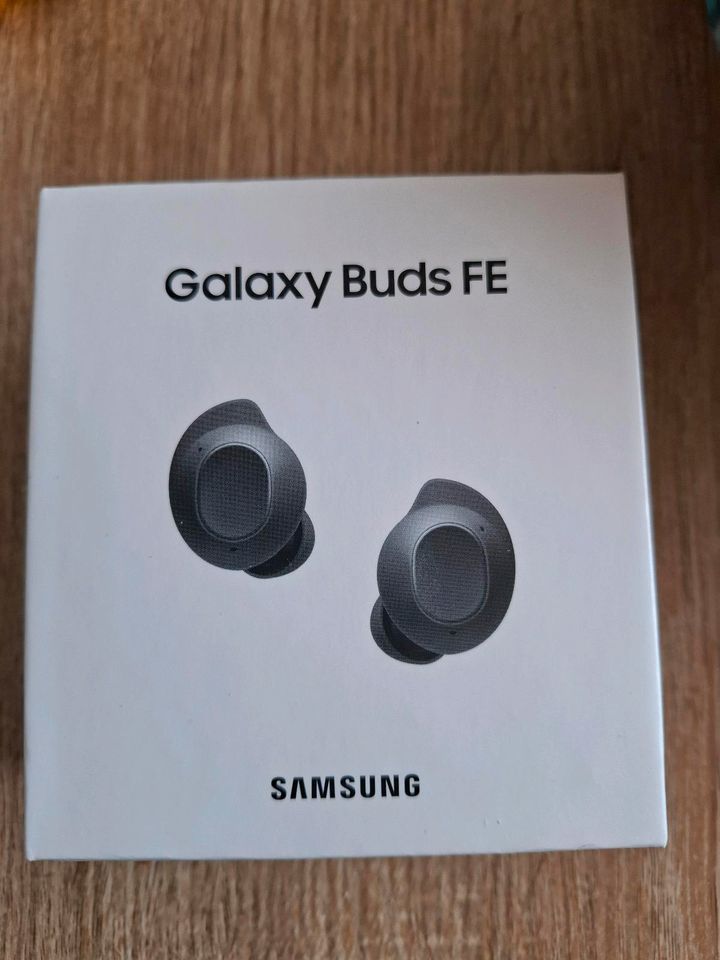 Samsung Galaxy Buds FE Kopfhörer neu in Farbe Graphite in Roth