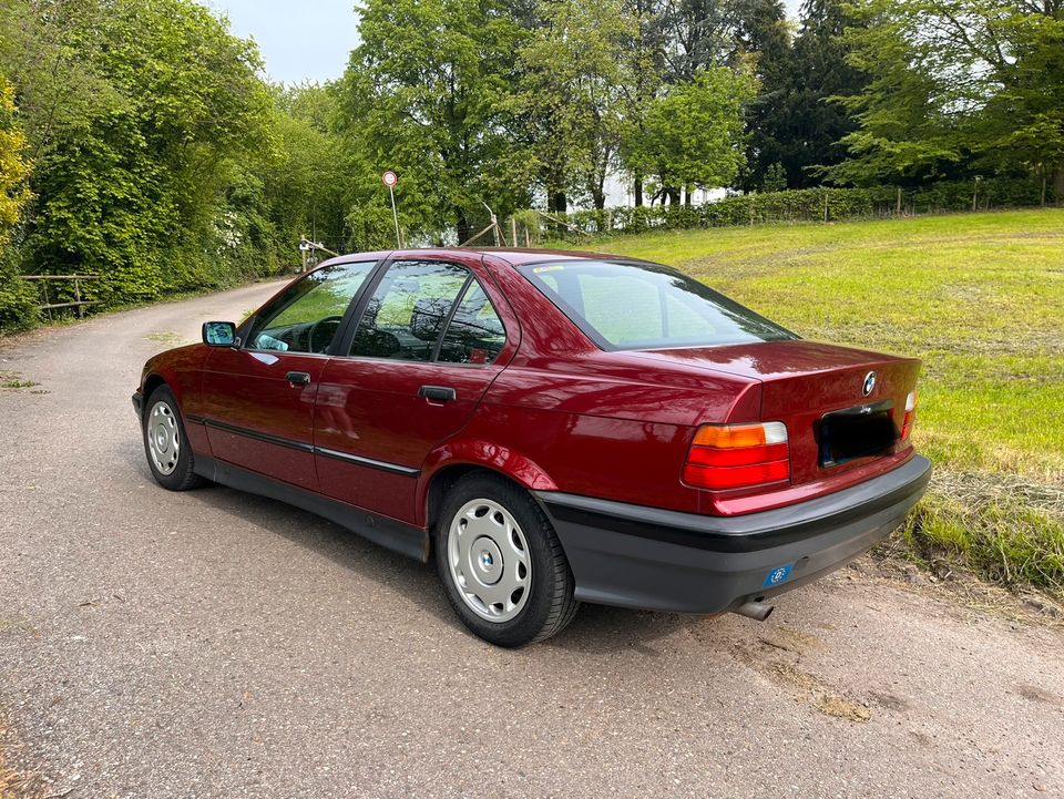 BMW 318i E36 | TÜV 10/25 | Scheckheftgefl. | Liebhaberfzg. in Aachen