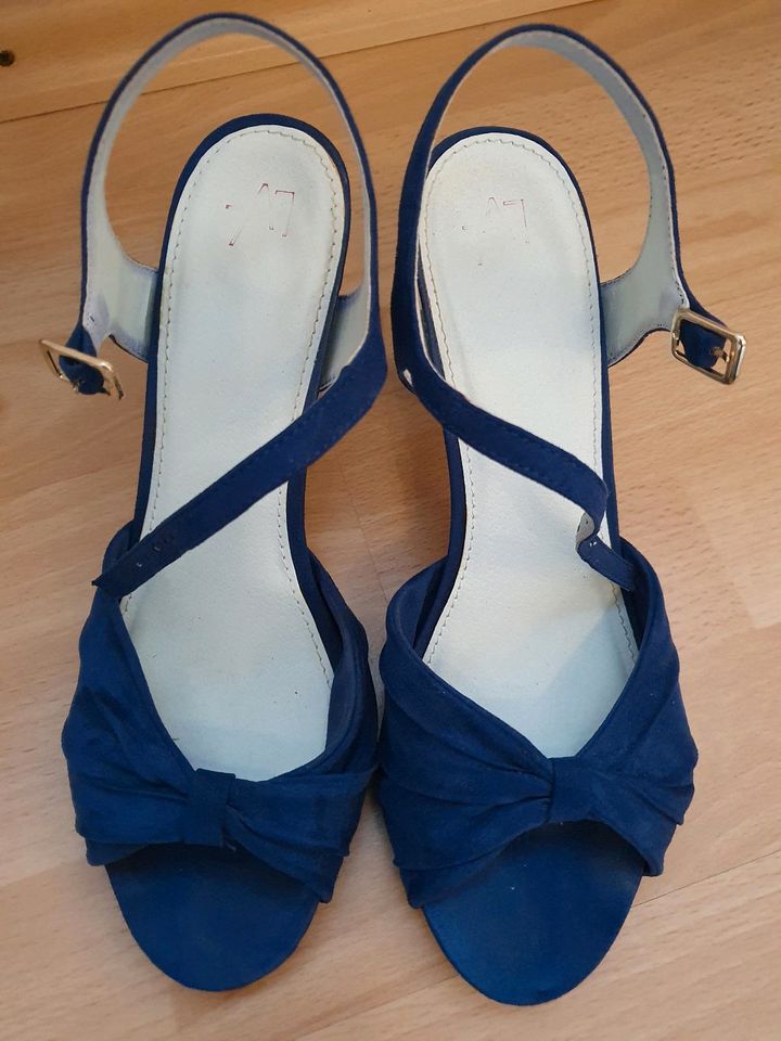 Anna Field blau Neuwertig Größe 40 Riemchensandalen in Delbrück