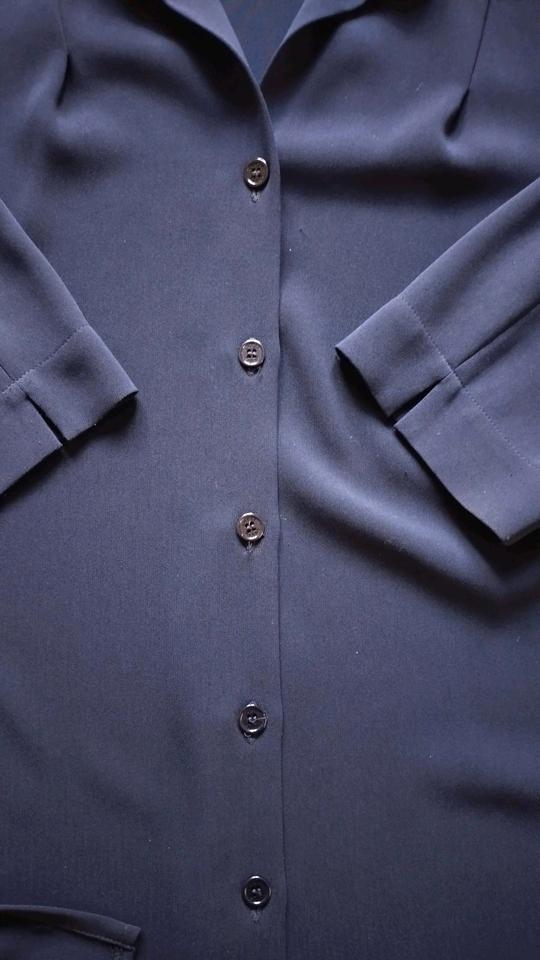 Tolle Bluse von Lucia fließende Viskose Gr. 44 Marineblau in Berlin