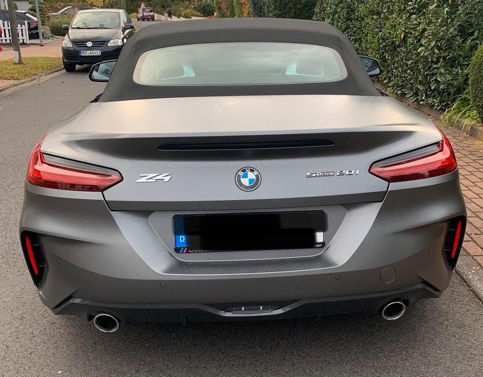 BMW Z4 - sDrive20i M Sportpaket  in Frozen Grey II metallic in Bebra