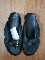 Neu H&M Ledersandalen 39 H&M Leder Slipper schwarz Saarbrücken-Mitte - St Johann Vorschau
