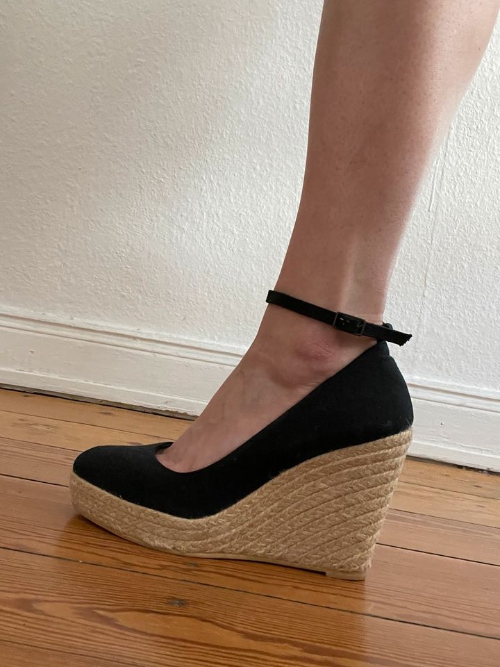 NEU Espadrilles Wedges Keilabsatz schwarz 38 Zara in Hamburg