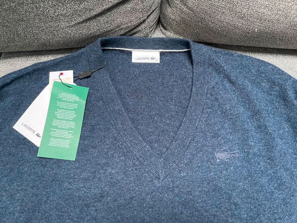 Lacoste Strickpullover V-Ausschnitt Gr. 44 - blau - neu mit Etike in Deizisau 