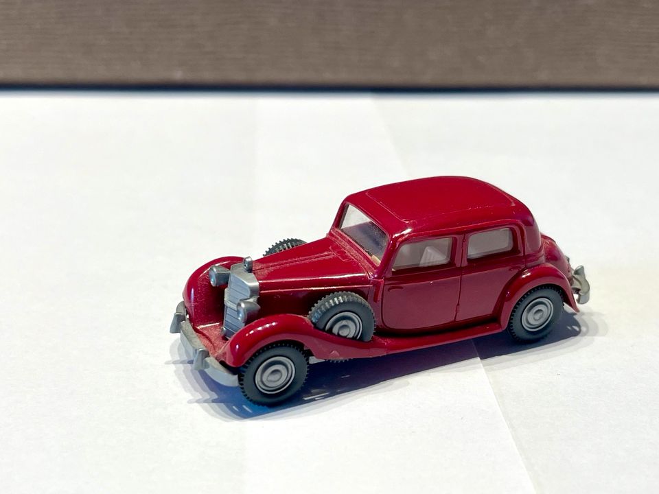 Wiking Mercedes-Benz 260 D rot Limousine Oldtimer PKW 1:87 in Harpstedt