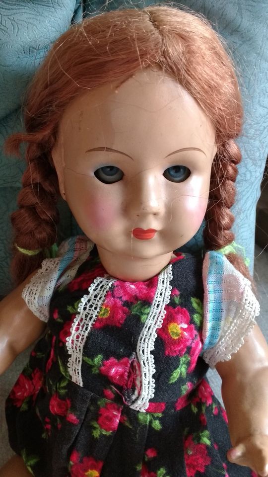 Sehr alte "mitgenommene" Puppe in Jerichow