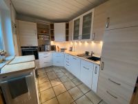 Neuwertige weiße Küche mit Einbaugeräten von Siemens Hessen - Vellmar Vorschau