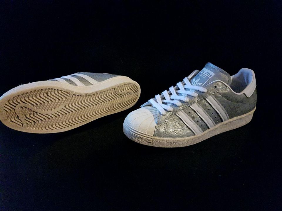 Adidas Superstar 80s metalic silber snake leather in Burgdorf