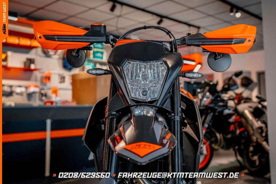 KTM 690 SMC-R MJ 2024 Team West "Black Edition" in Oberhausen