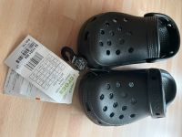 Crocs  Plateau Hausschuhe schwarz Nordrhein-Westfalen - Bestwig Vorschau