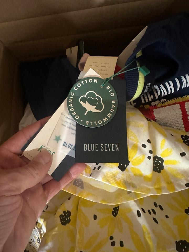 Kinderkleidung Restposten 500 Stück Hose T-Shirt Pullover in Seelow