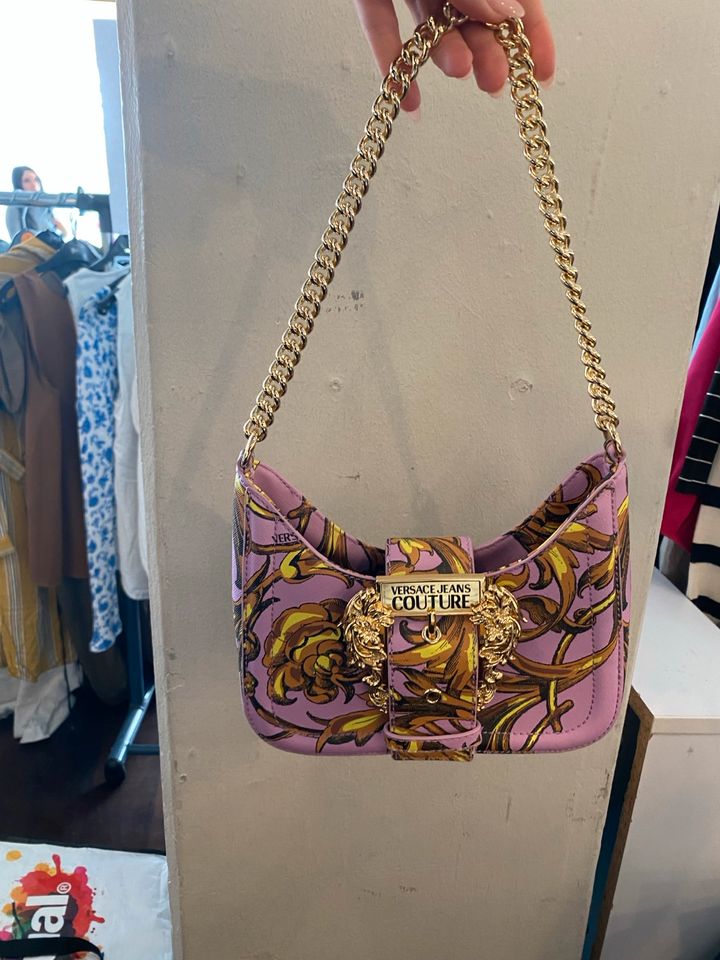 Neue Original Versace Handtasche Leder weiß Gold lila in Frankfurt am Main