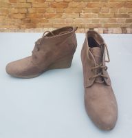 braune Stiefeletten, Ankle Boots, Wildleder, Größe 38 Güstrow - Landkreis - Bützow Vorschau