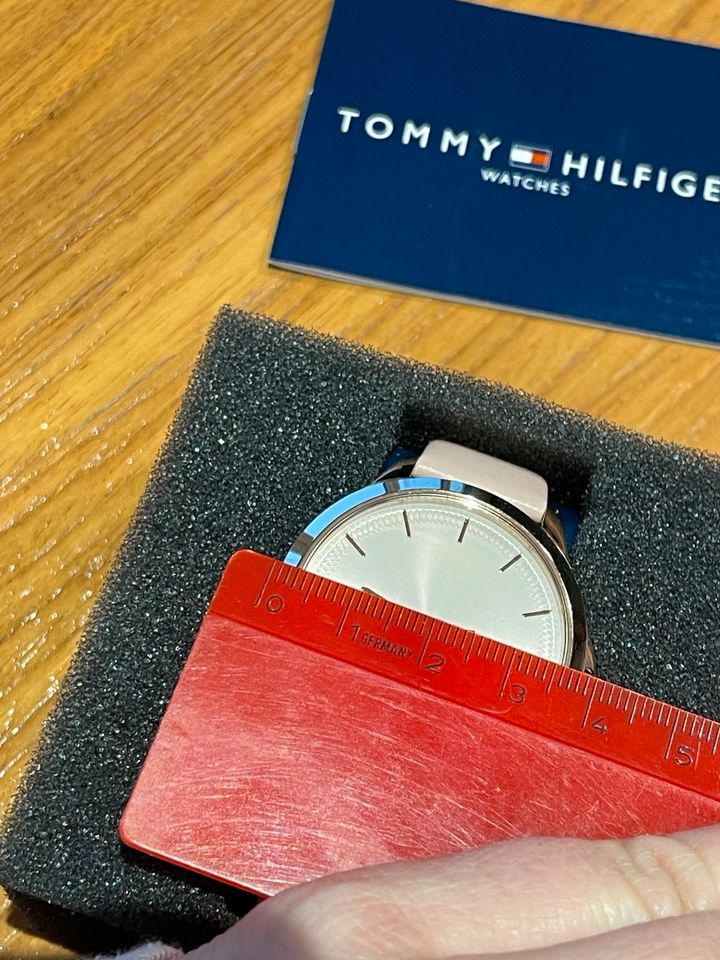 Tommy Hilfiger Damen Uhr hellrosa in Saarland - Perl | eBay Kleinanzeigen  ist jetzt Kleinanzeigen