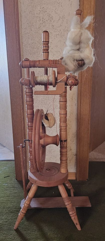 Antikes Spinnrad aus Eiche - Holz - rustikal - retro in Hepberg