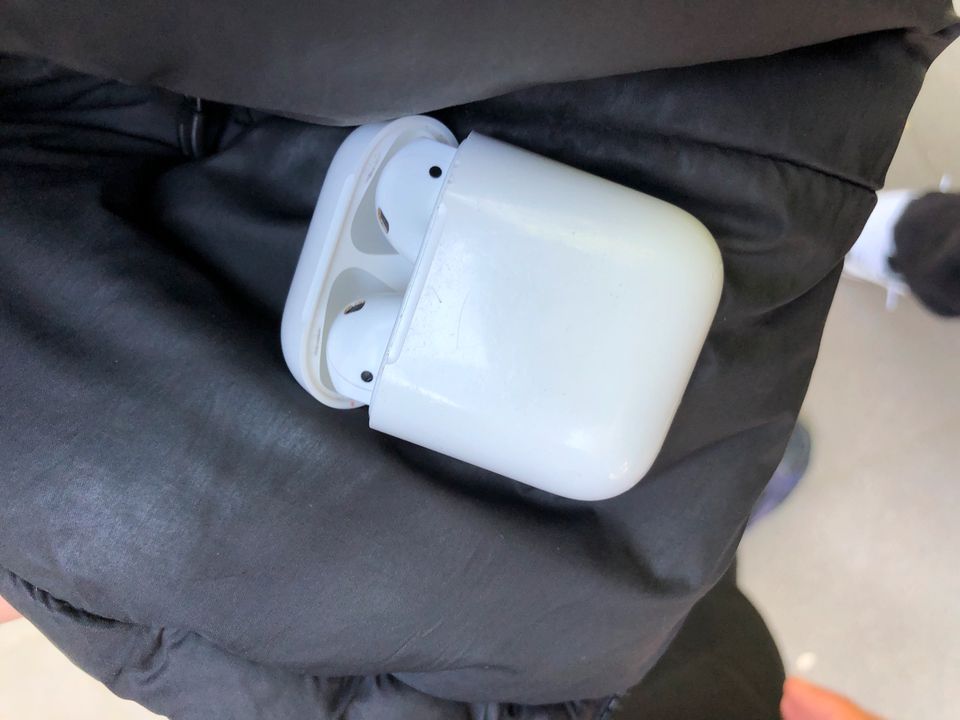 AirPods 2 gen in Hamburg