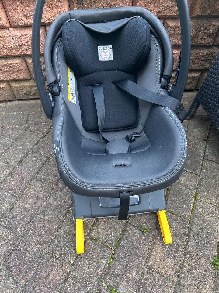 Maxi Cosi mit Isofix Halterung in Suhl