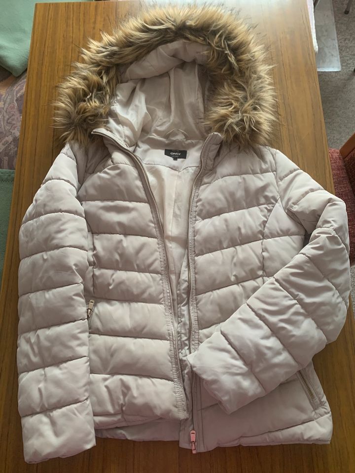 Damen Winterjacke Daunen beige Gr.L/40 von Only Kapuze in Hof (Saale)