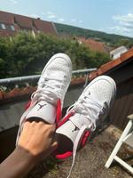 Jordan 1 low weiß / rot Baden-Württemberg - Filderstadt Vorschau