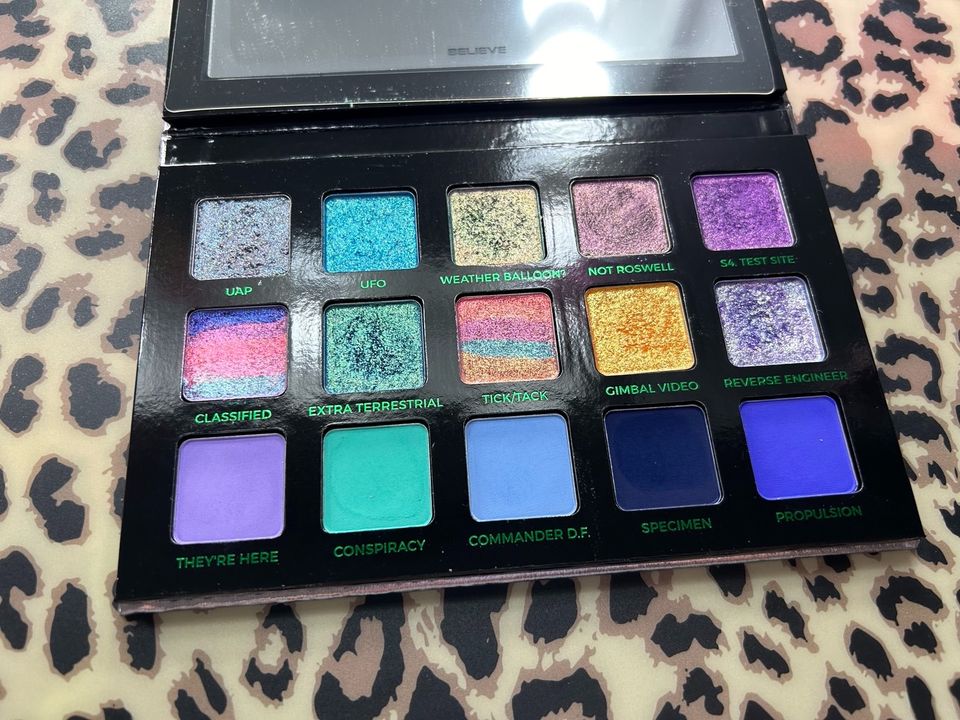 Adept Cosmetics Element 115 Palette in Plochingen