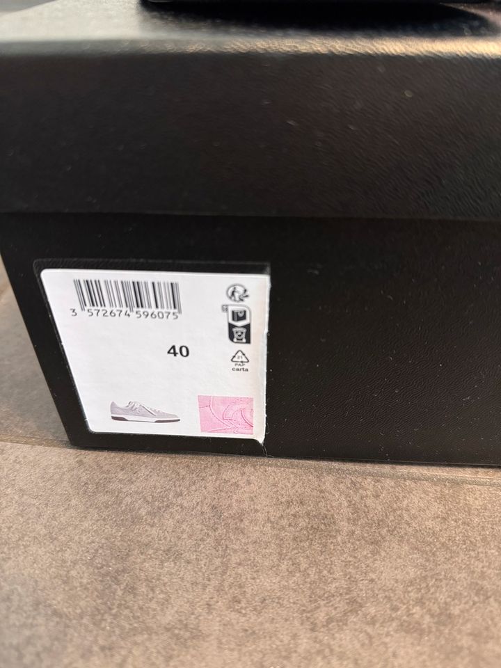 Chanel Sneaker in Größe 40 neu mit Original Rechnung in Aachen