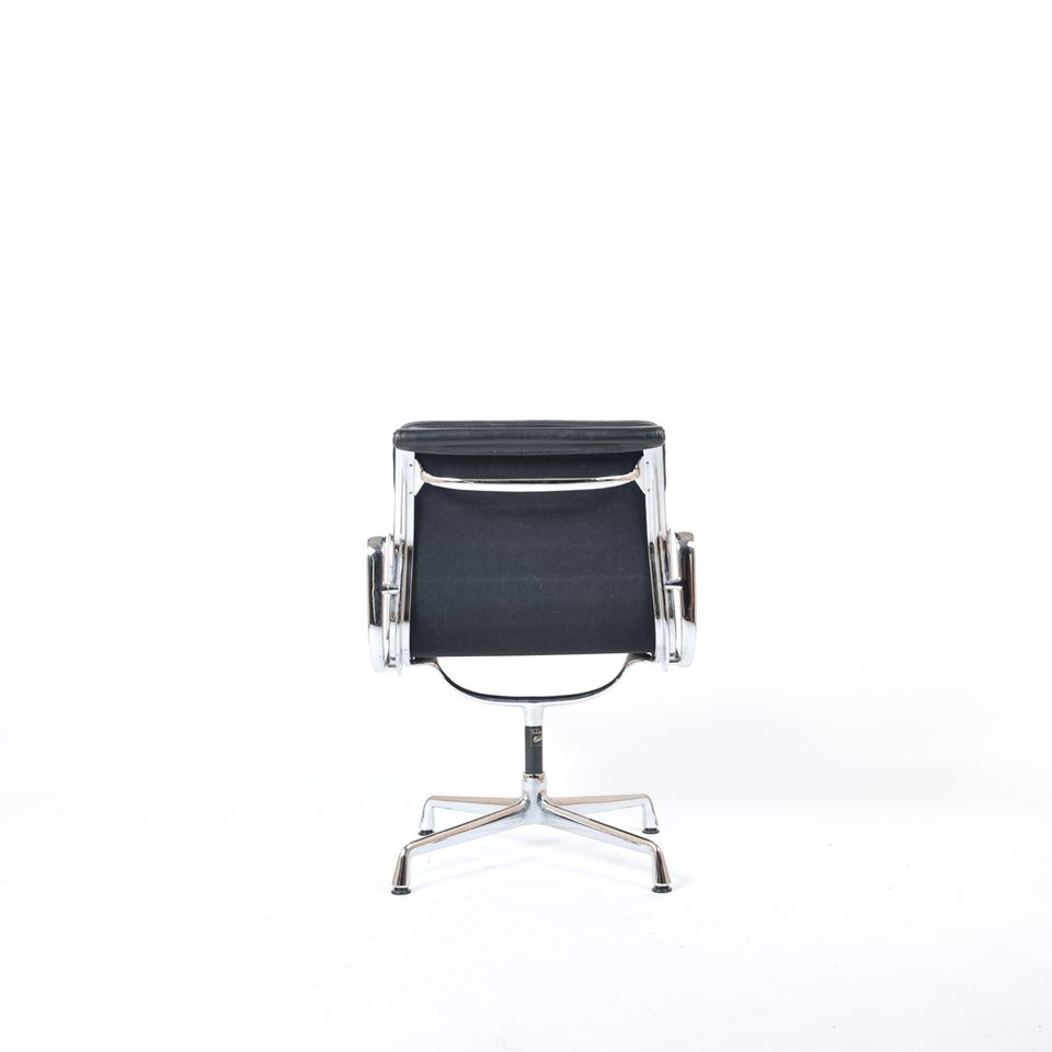 Vitra | EA208 | Softpad Chair in Berlin