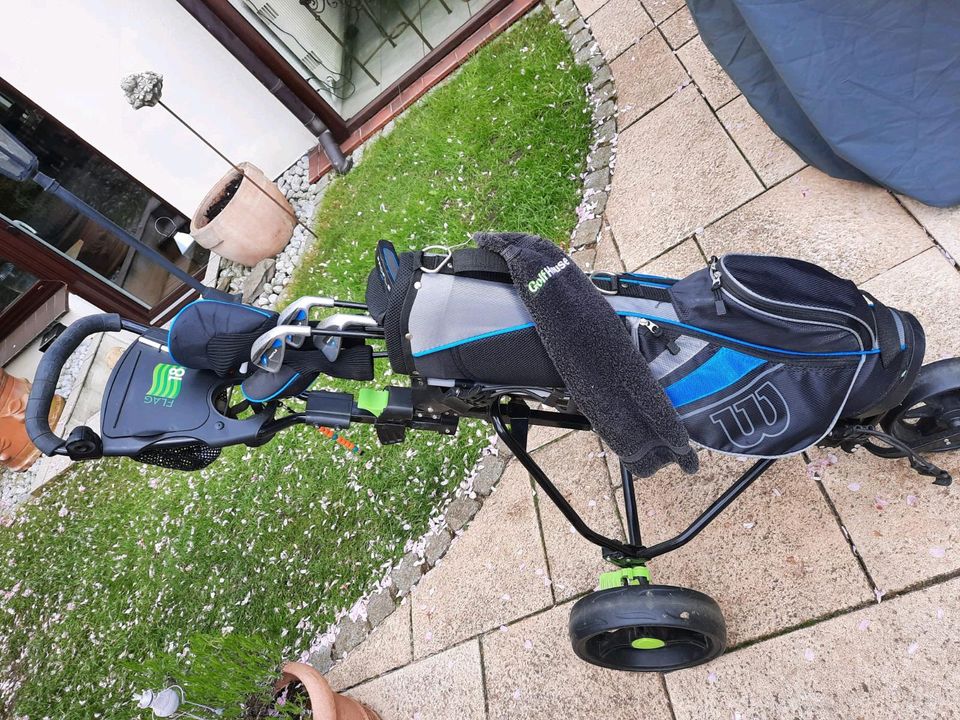 Wilson Golftasche für Jugendliche inkl. Zubehör und Trolley in Hamburg